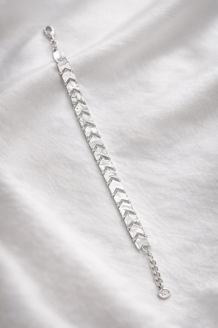 Pre-Owned Silpada Sterling Silver Hammered Chevron Link Bracelet – Retired Design