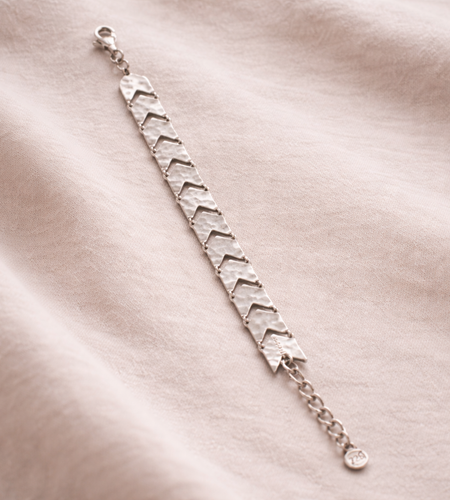 Pre-Owned Silpada Sterling Silver Hammered Chevron Link Bracelet – Retired Design