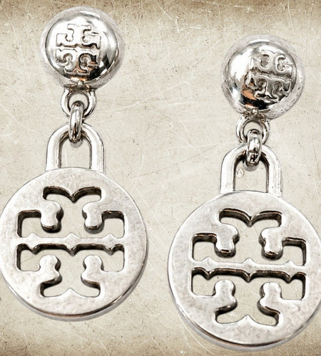 Pre-Owned Tory Burch Silver Tone Logo Medallion Drop Earrings