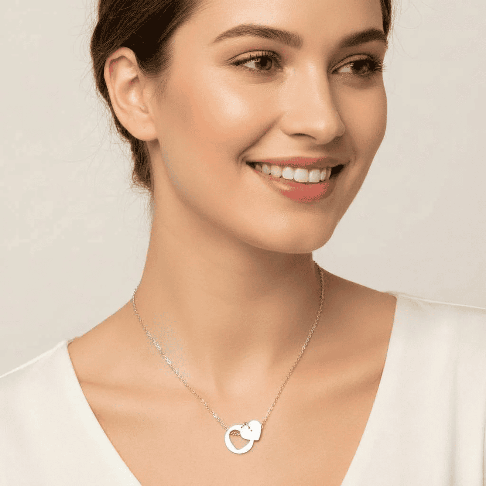 Heart cutout necklace with engravable sterling heart pendant for personalized gift

Sterling silver heart pendant necklace with cutout design for engraving

Engravable heart cutout necklace in sterling silver for custom jewelry

Personalized sterling silver heart pendant with cutout design necklace