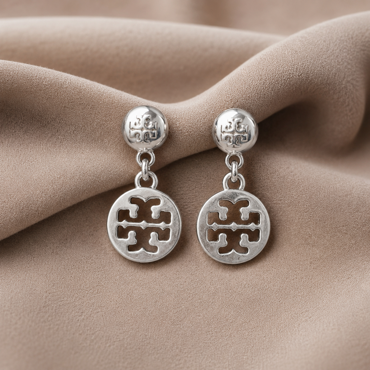 Pre-Owned Tory Burch Silver Tone Logo Medallion Drop Earrings