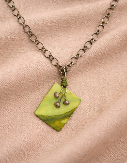 Load image into Gallery viewer, Pre-Owned Silpada Green Shell Necklace - Retired Design
