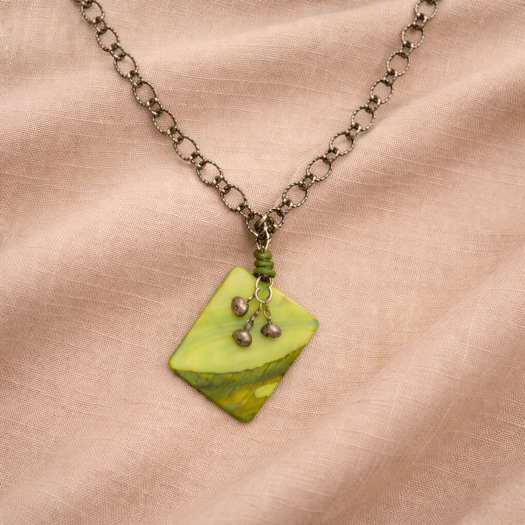 Pre-Owned Silpada Green Shell Necklace - Retired Design