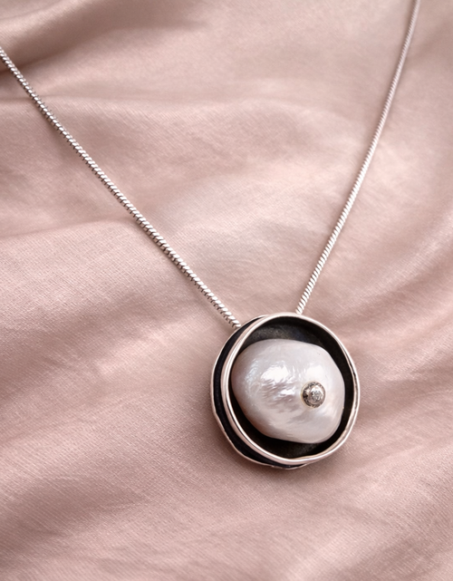 Load image into Gallery viewer, Pre-Owned Silpada Freshwater Coin Pearl Necklace - Retired Design

