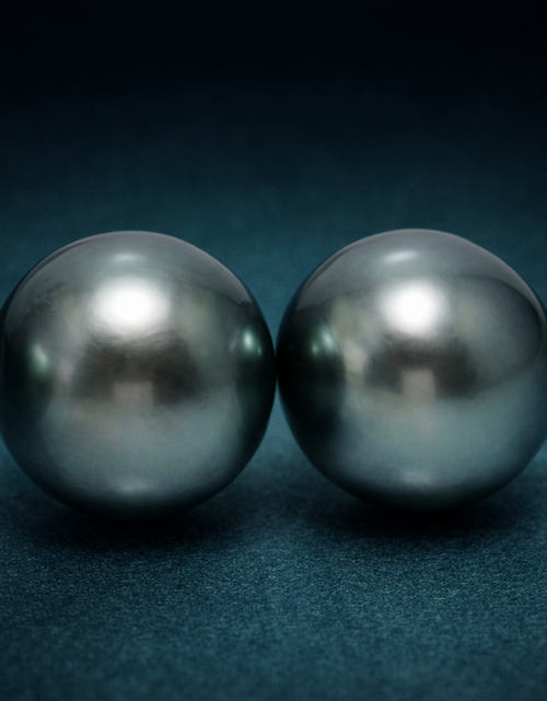 Load image into Gallery viewer, 14K White Gold Peacock Tahitian Pearl Necklace &amp; Stud Earring Set | 10–11mm | French Polynesia

