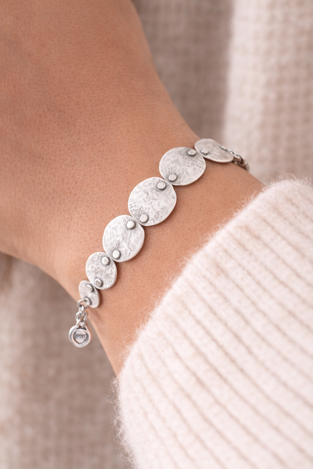 Pre-Owned Silpada Badge of Beauty Sterling Silver Bracelet - Retired Design