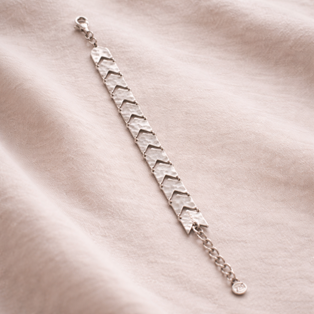 Pre-Owned Silpada Sterling Silver Hammered Chevron Link Bracelet – Retired Design