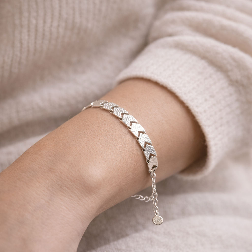 Pre-Owned Silpada Sterling Silver Hammered Chevron Link Bracelet – Retired Design
