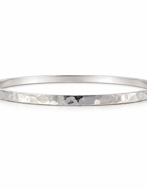 Load image into Gallery viewer, Pre-Owned Silpada Sterling Silver ‘Social Circle’ Hammered Bangle Bracelet (B3296)- Retired Design
