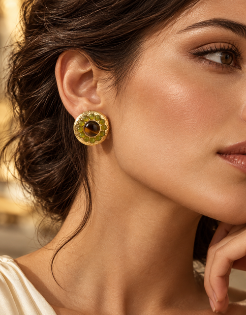 Load image into Gallery viewer, Simply Savvy Golden Hour Halo Studs
