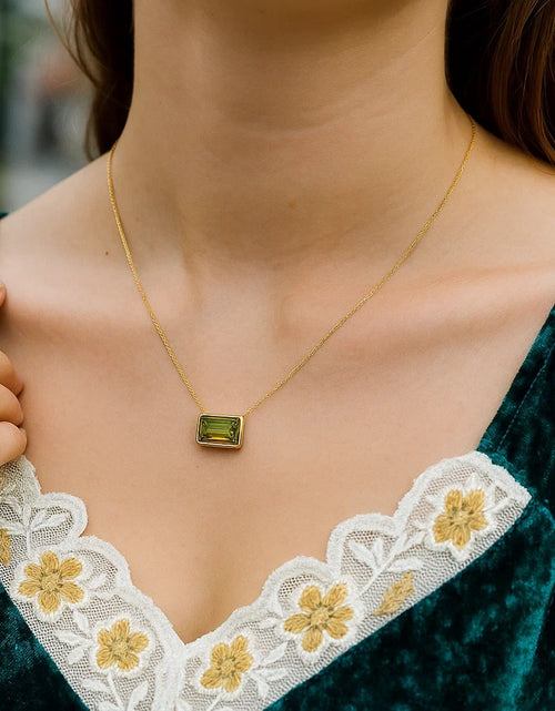 Load image into Gallery viewer, 14K Yellow Gold Emerald-Cut Peridot Necklace 18 Inch
