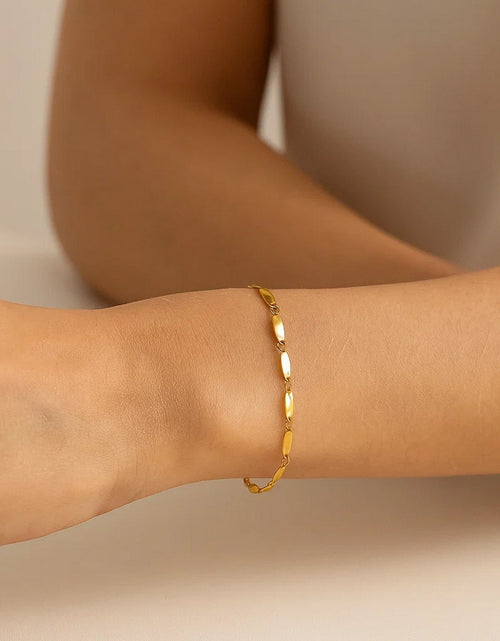 Load image into Gallery viewer, 14K Yellow Gold Flat Pebble Link Bracelet, 7"
