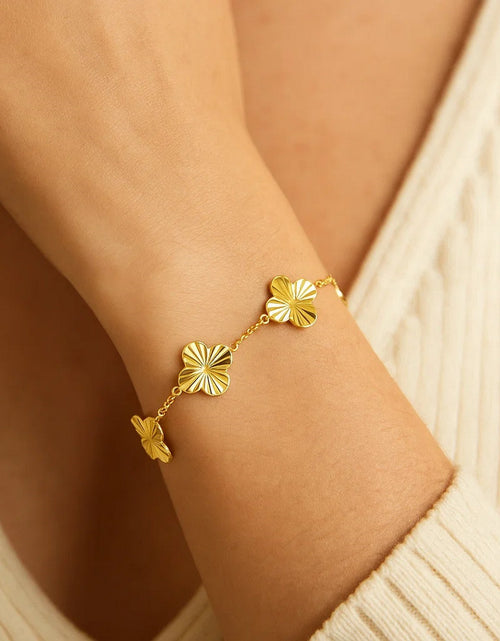 Load image into Gallery viewer, 14k Yellow Gold Clover Link Bracelet – 7.25 Inches
