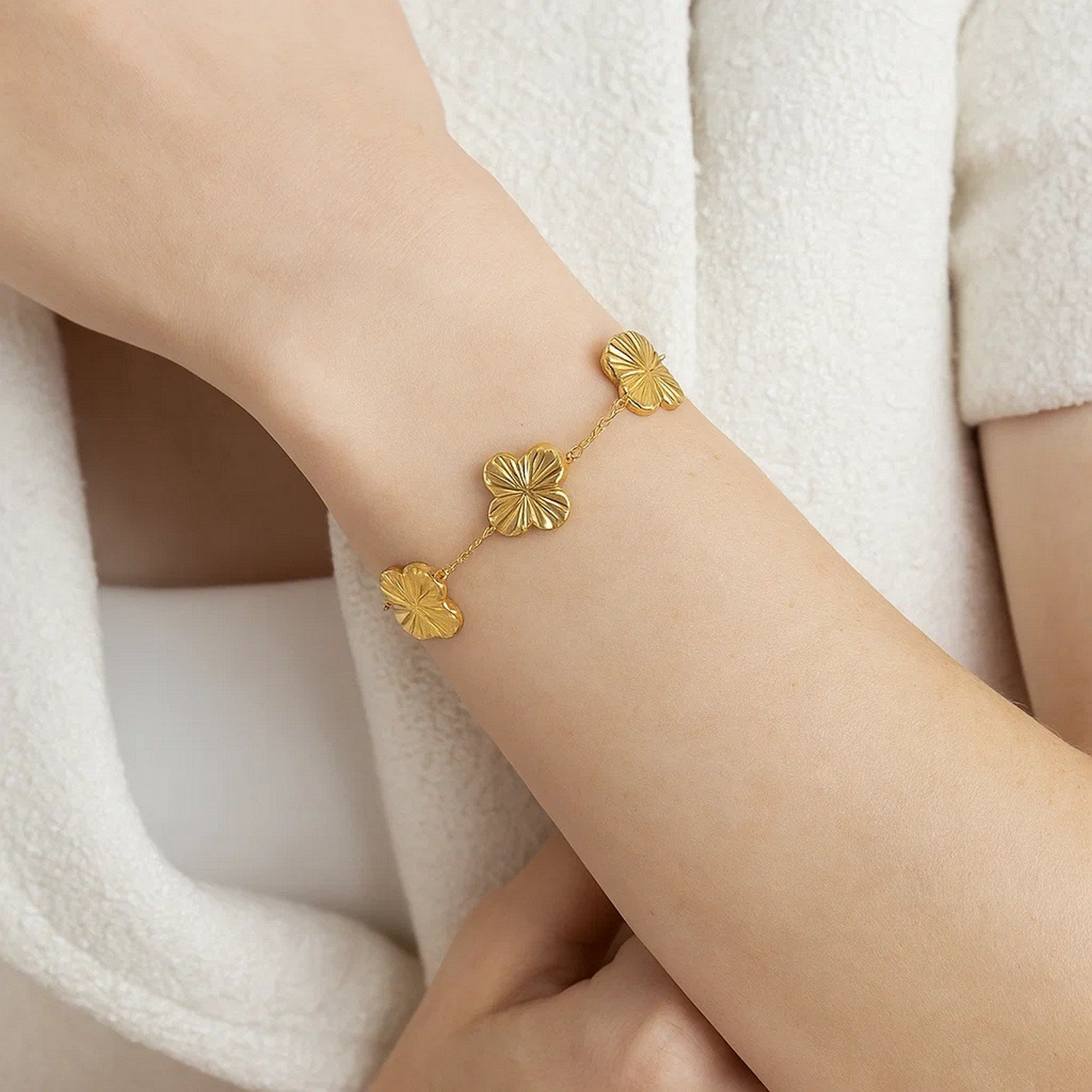 14k Yellow Gold Clover Link Bracelet – 7.25 Inches