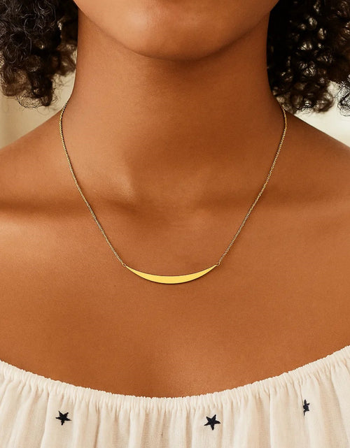 Load image into Gallery viewer, 14K Yellow Gold Curved Bar Necklace
