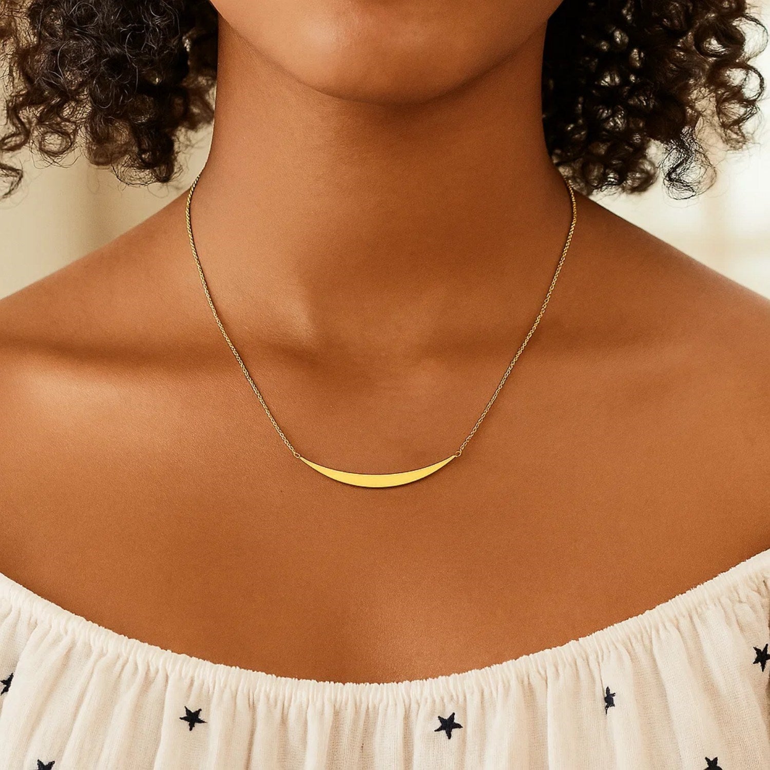 14K Yellow Gold Curved Bar Necklace