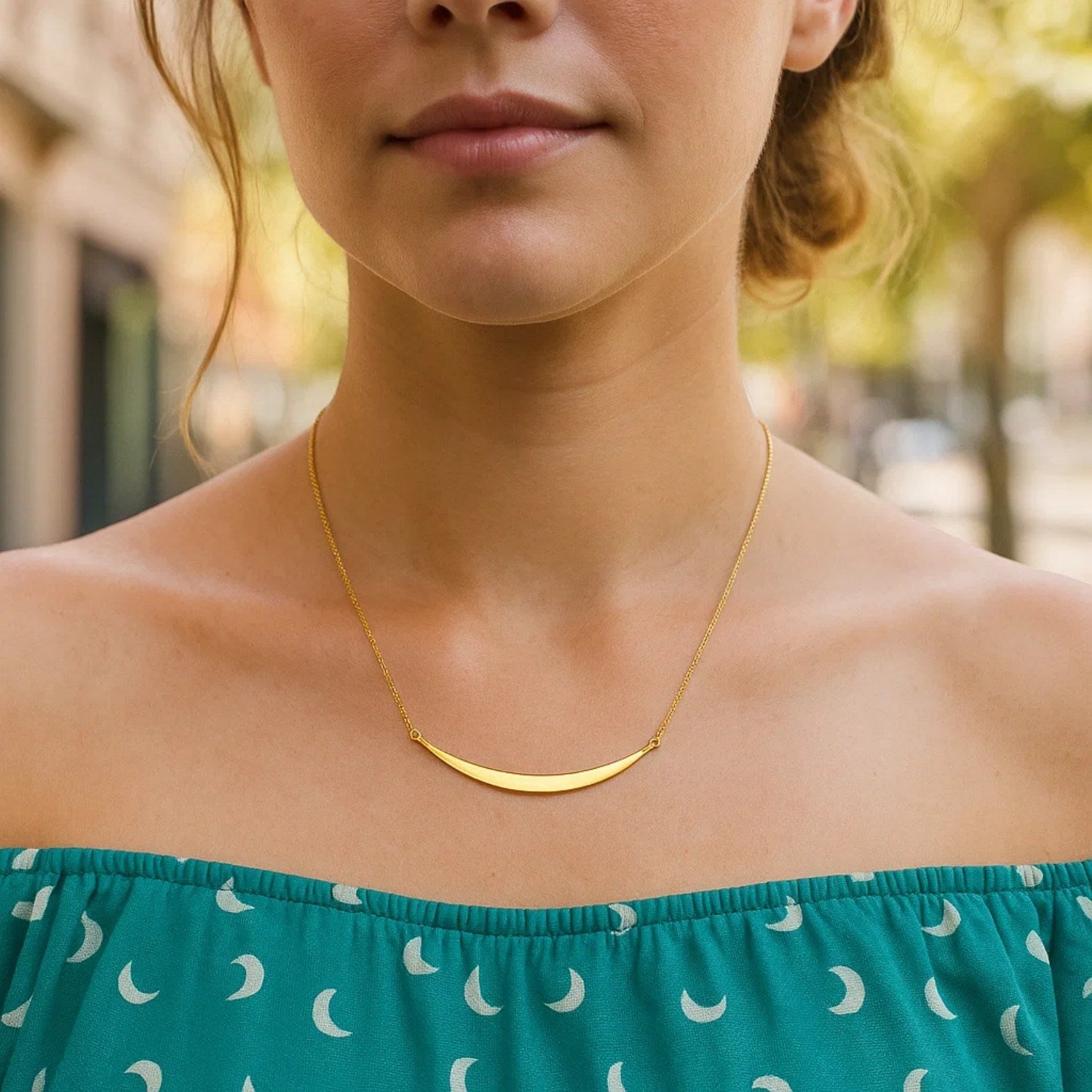 14K Yellow Gold Curved Bar Necklace