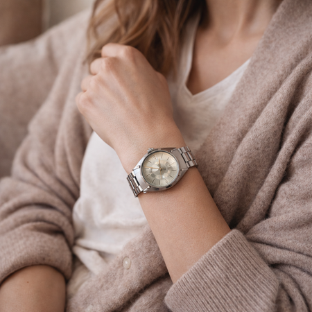 Coach Silver Signature Bangle Watch – Minimalist Bracelet Style (Pre-Owned)