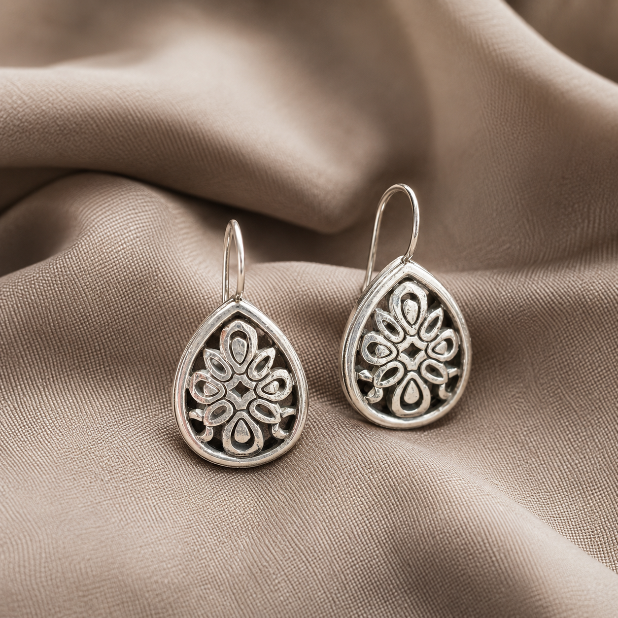 Pre-Owned Brighton Silver Tone Openwork Teardrop Earrings